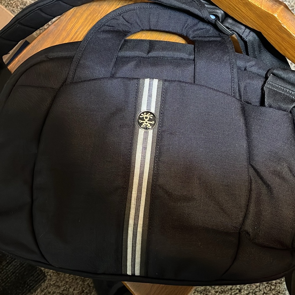 Crumpler Dr Henkel 13” messenger bag - Picture 9 of 12